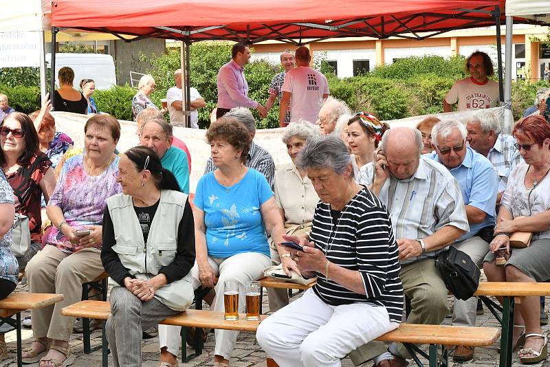 Z přehlídky dechových kapel v Berouně s názvem Dechovka u Hvězdy.