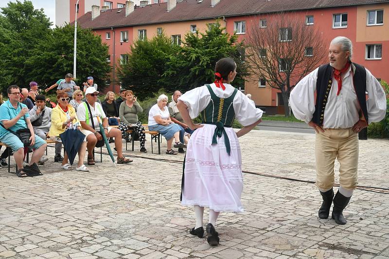 Odpoledne u Hvězdy s dechovou a cimbálovou muzikou, Beroun.