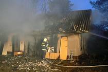 V osadě Zábranská v katastru Vráže hořela rekreační chata