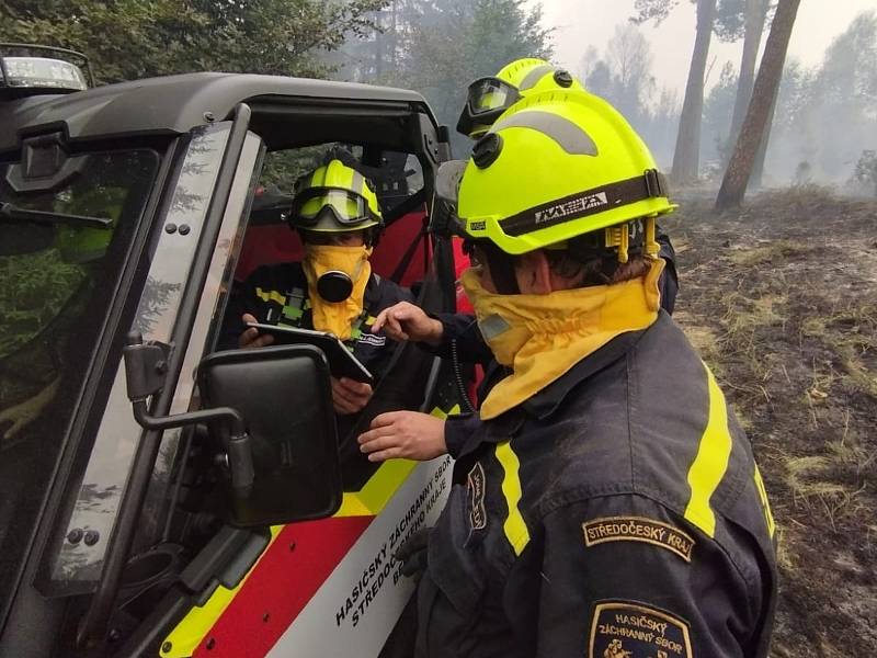 Odřad HZS Středočeského kraje vyjel na pomoc při požáru v Hřensku.