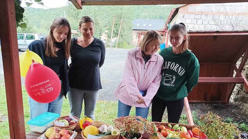 Členové zahrádkářů v čele s dlouholetým předsedou Pavlem Bláhou se sešli, aby si společně připomněli 65. výročí od založení Českého zahrádkářského svazu.