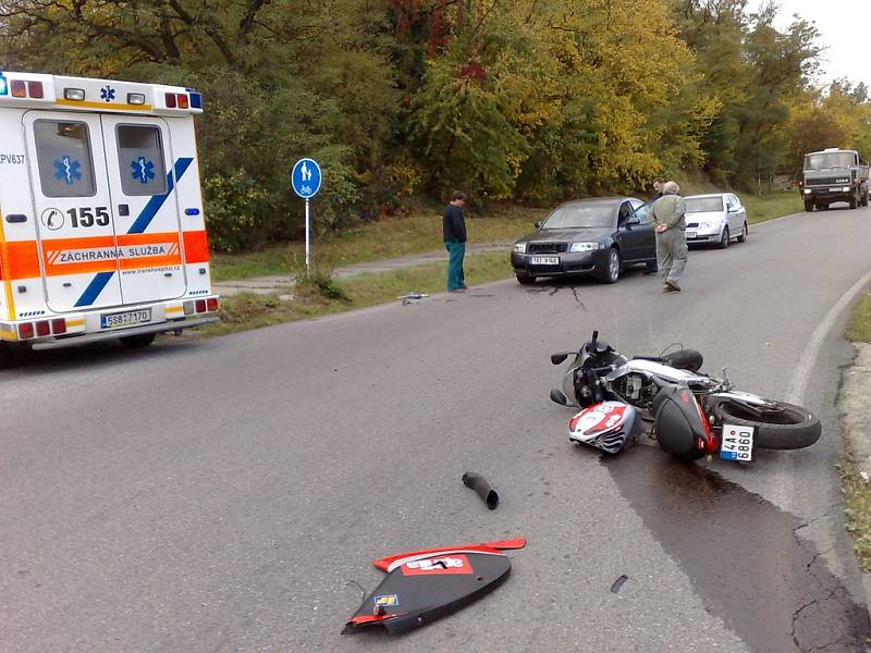 Nehoda šestnáctiletého motorkáře