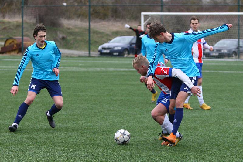 Fotbalová divize, skupina A: SK Senci Doubravka - Český lev Union Beroun 0:0, na penalty 3:4.