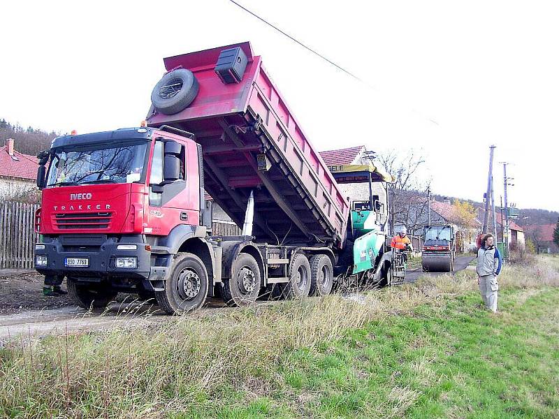 Oprava silnice v Lážovičkách