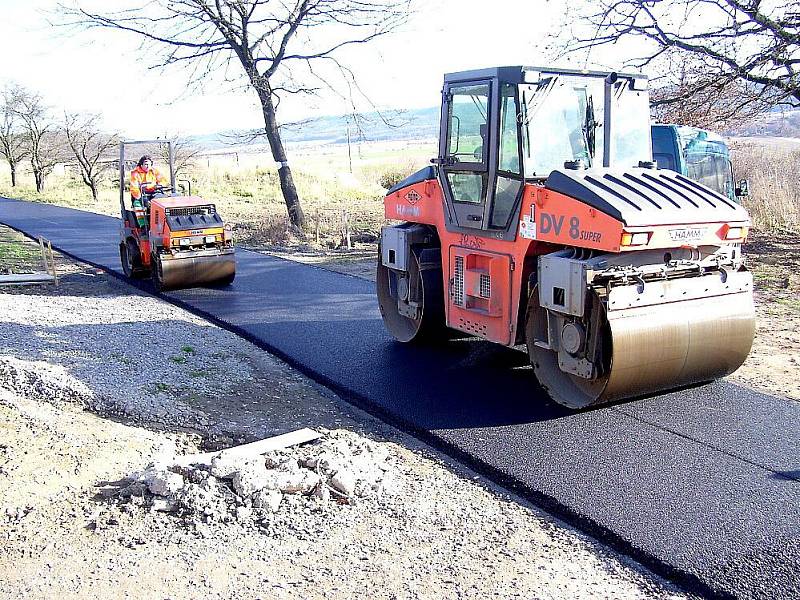 Oprava silnice v Lážovičkách