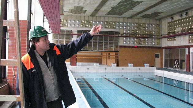 Na renovaci hořovického bazénu dohlíží Martin Blažek