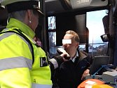 Berounští policisté si posvítili na řidiče autobusů.