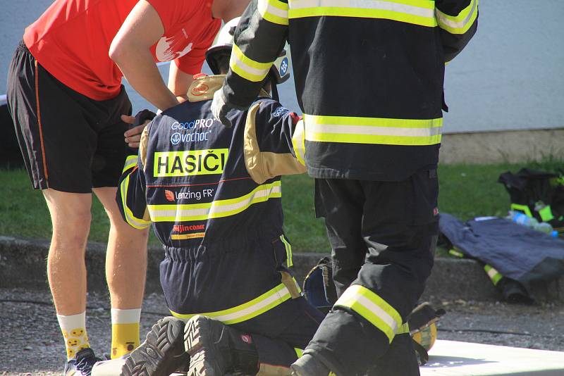 Z hasičské soutěže 'Toughest Firefighter Alive - Nejtvrdší hasič přežije' v Broumech.