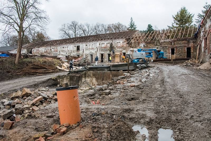 Bourací práce míří pomalu do finále a už se začíná postupně opravovat.