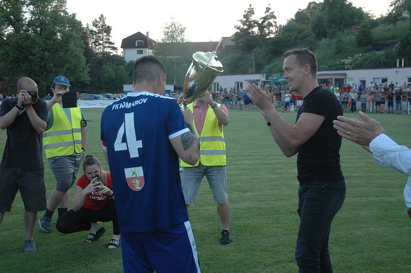 Vítězný pohár získali fotbalisté Komárova.