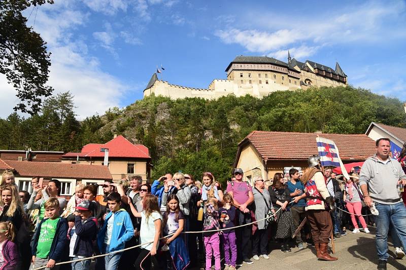 Z císařského průvodu v rámci Karlštejnského vinobraní.