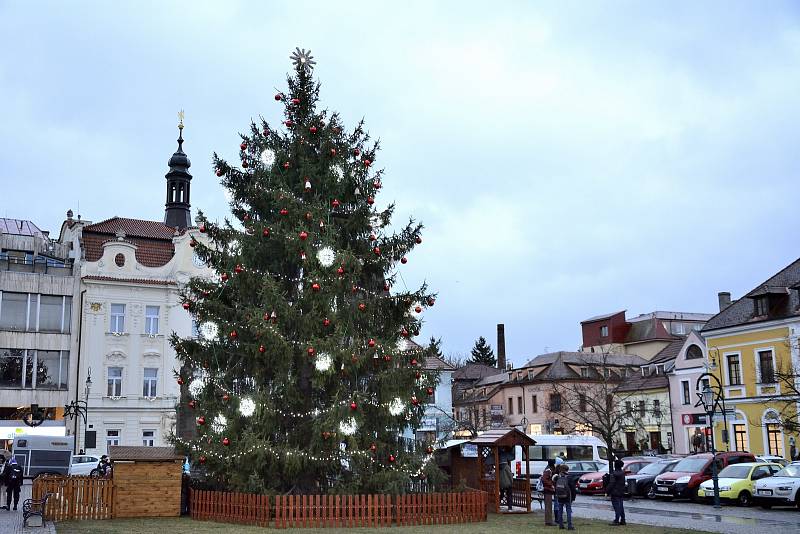 Advent na Husově náměstí v Berouně.