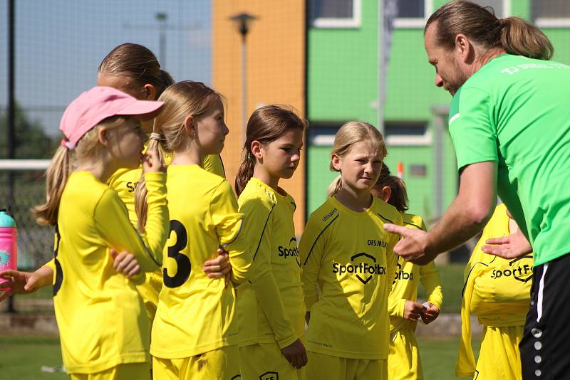 Na trávníku FK Olympie Zdice se za účasti týmů z Příbrami, Kladna, Berouna, Mělníka a Prahy-západ uskutečnil turnaj okresních výběrů dívek v kategorii starších přípravek (U11)