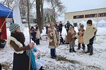 V Litni uspořádali adventní trhy, kde vystoupil i dětský živý betlém.