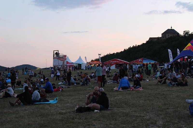 V pátek odstartoval oblíbený festival pod hradem Točníkem.