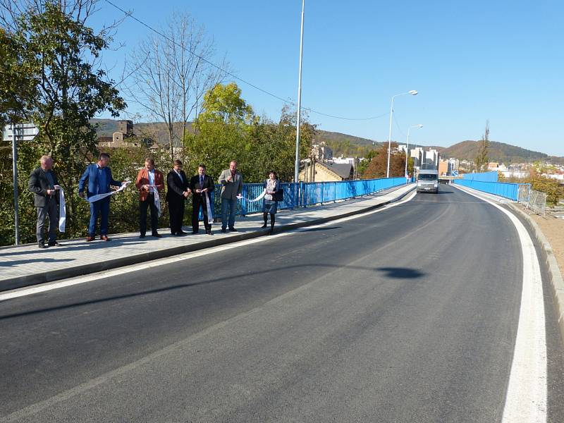 Most na Zavadilku je od tohoto týdne opět průjezdný. Slavnostně zprovozněn za účasti vedení berounské radnice byl po necelých pěti měsících.