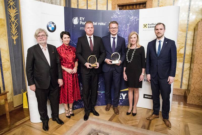 Zleva: Eduard Kučera (Avast Software), Radka Prokopová (Alca plast), Jan Fidler (SEBRE Holding), Vít Kutnar (DEK, a.s.), Magdalena Souček (EY), Zdeněk Hřib (primátor hl. města Prahy)