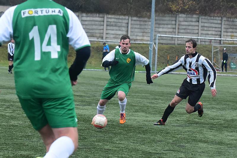 Zajímavý duel se hrál na umělé trávě v Berouně, kde Nový Jáchymov ( v zeleném) přivítal Osek. Ten sice vedl, ale po přestávce Čechie zápas otočila na 3:1.