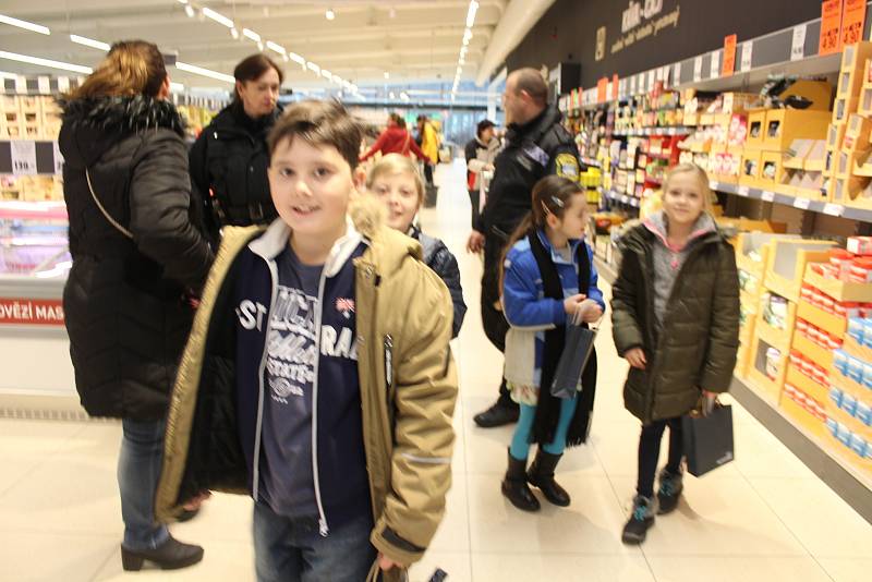 Bezpečnostní policejní akce v obchodním domě Lidl v Berouně.