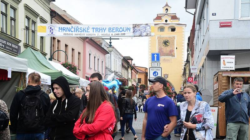 Hrnčířské trhy na Husově náměstí v Berouně.