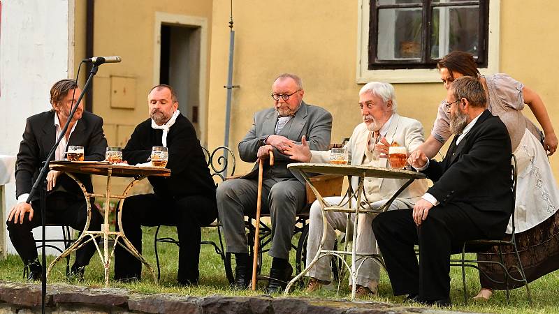 Postřižiny a Třehusk na Starém zámku v Hořovicích potěšily stovky diváků.