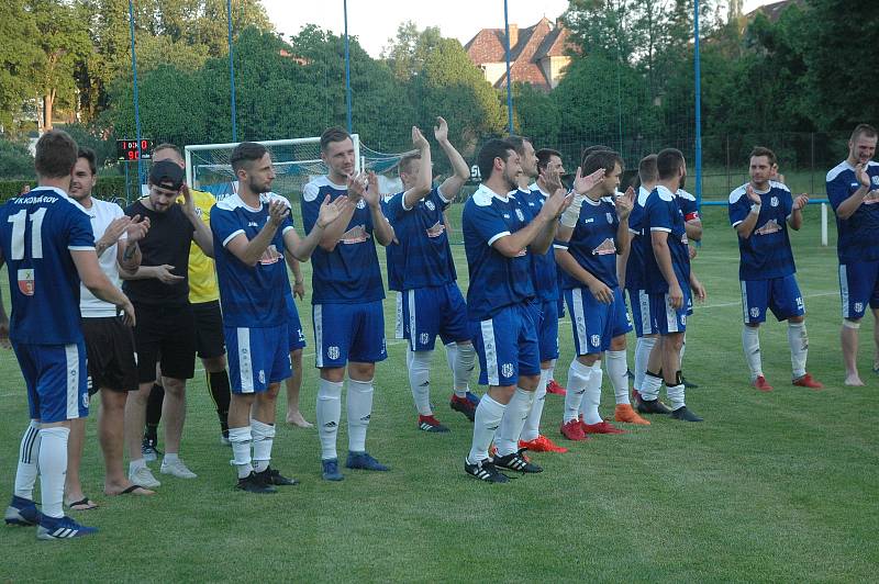 Vítězný pohár získali fotbalisté Komárova.