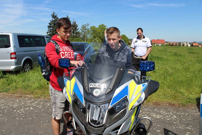 Při Velké ceně Hořovic se představily všechny složky integrovaného záchranného systému, a to hasiči, policisté a zdravotničtí záchranáři. Výkony soutěžících hasičů a doprovodný program si nenechaly ujít zejména základní a také mateřské školy.