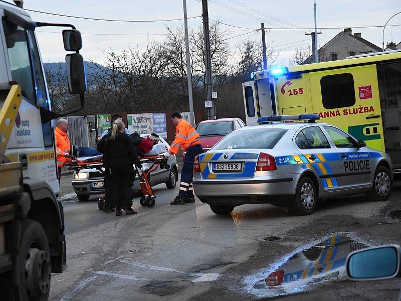 Silně krvácející muž vylekal v sobotu v podvečer návštěvníky jednoho ze supermarketů v nákupní zóně v Berouně.