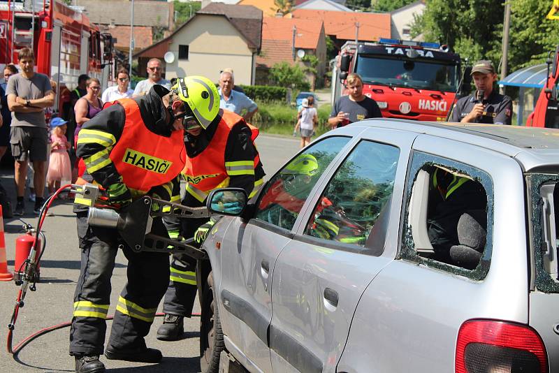 Dobrovolní hasiči v Králově Dvoře Počaply oslavili 120. výročí svého vzniku.