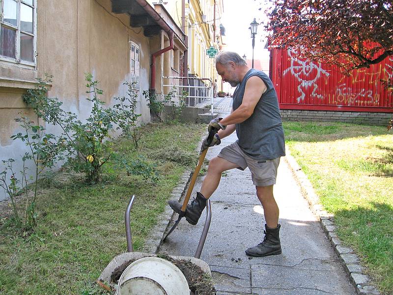 Hořovičtí se pustili do úklidu města