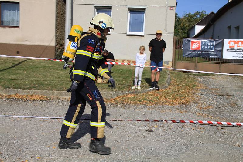 Z hasičské soutěže 'Toughest Firefighter Alive - Nejtvrdší hasič přežije' v Broumech.