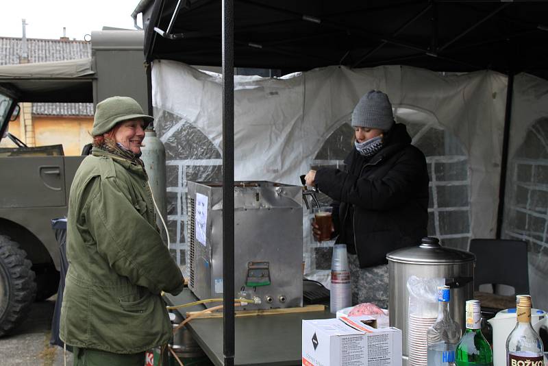 Army muzeum klub vojenské historie a techniky Zdice zahájilo sezonu.