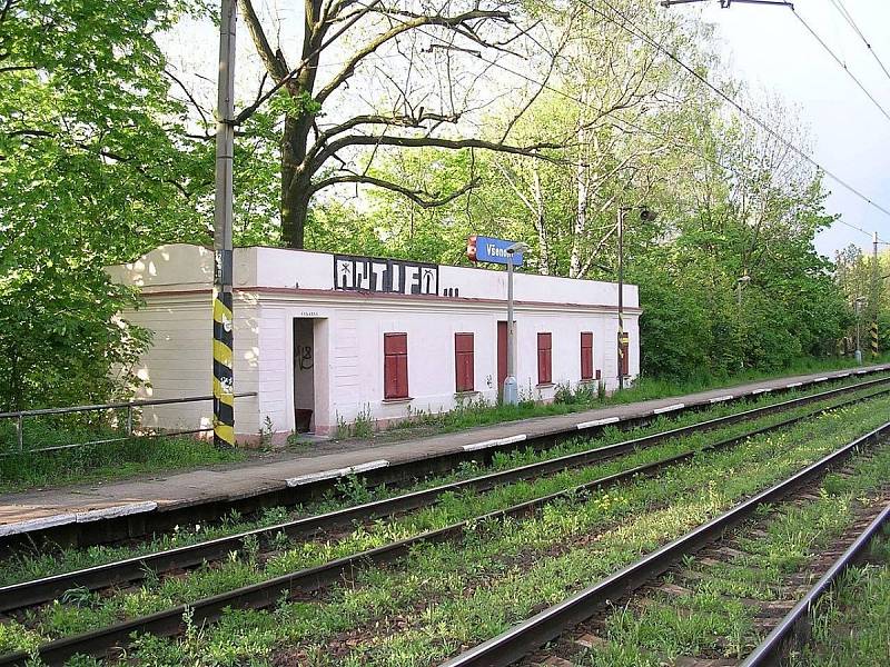 Vlaková zastávka ve Všenorech.
