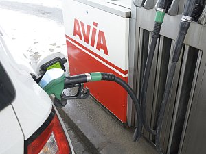 Benzinová čerpací stanice Avia v Nižboru, pátek 4. března 2022.