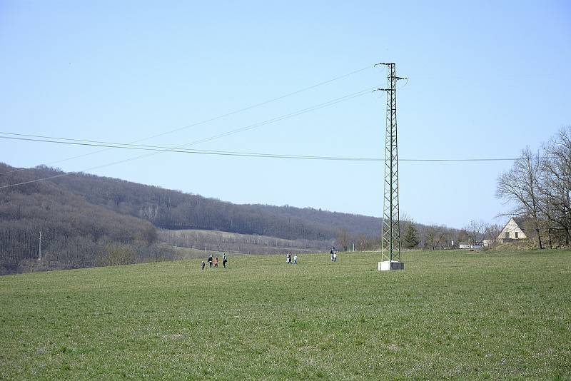 Lokalita v obci Srbsko známá jako Hrašov, kde se pozemky nacházejí.