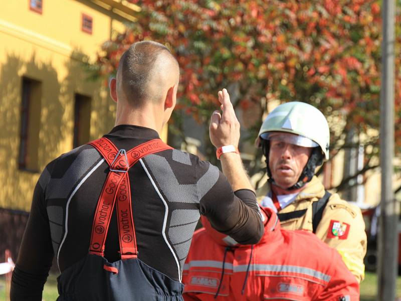 Z hasičské soutěže 'Toughest Firefighter Alive - Nejtvrdší hasič přežije' v Broumech.