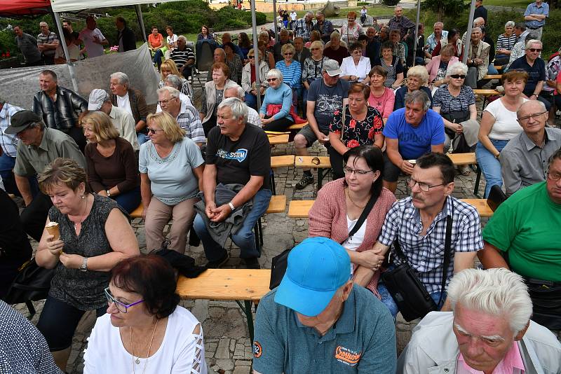 Z přehlídky dechových kapel v Berouně s názvem Dechovka u Hvězdy.