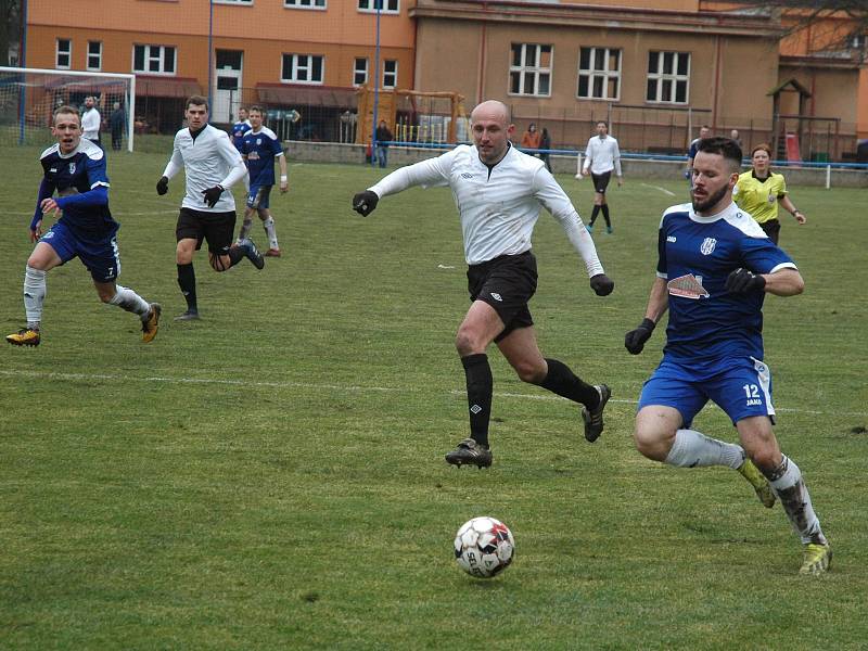 Fotbalový krajský přebor: FK Komárov - TJ Sokol Nespeky 2:0 (1:0).