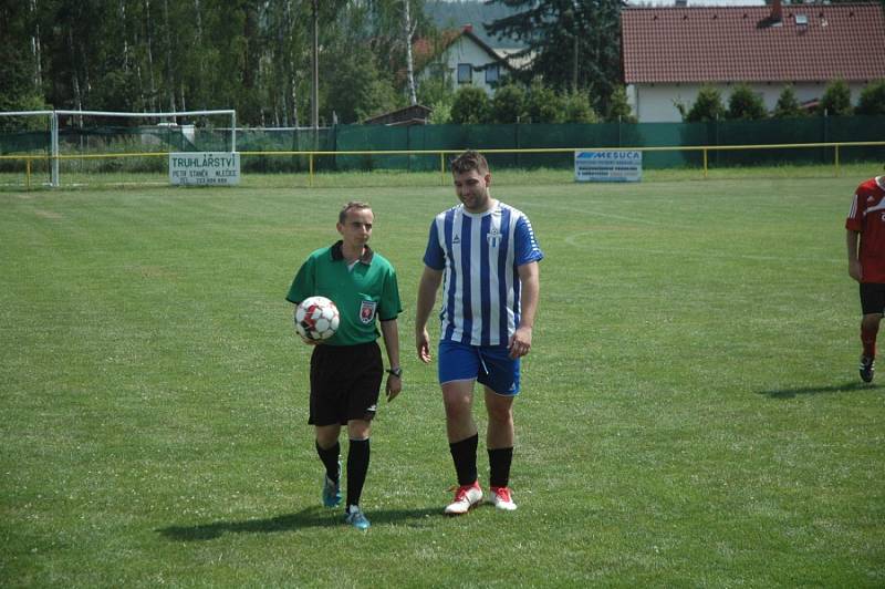 Fotbalisté Tlustice i přes prohru se Žebrákem v posledním kole měli důvod k oslavě.