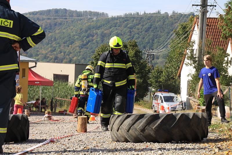 Z hasičské soutěže 'Toughest Firefighter Alive - Nejtvrdší hasič přežije' v Broumech.