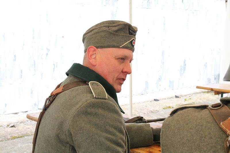 Army muzeum klub vojenské historie a techniky Zdice zahájilo sezonu.