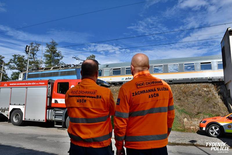 Ve Všenorech došlo v úterý 1. října 2019 dopoledne k smrtelnému střetu vlaku s chodcem.