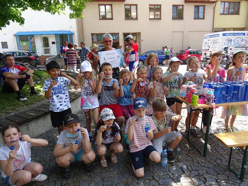 Děti prvního oddělení školní družiny ZŠ Beroun - Závodí se zúčastnily akce Na kole dětem.