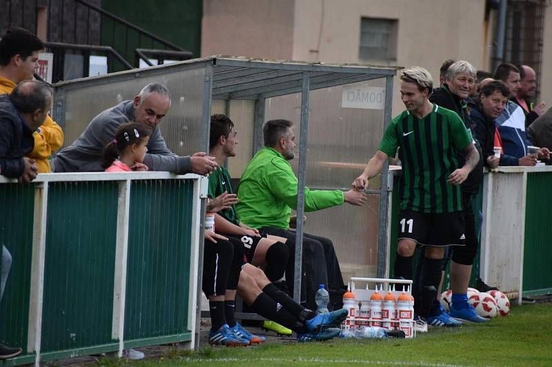 Fotbalová divize, skupina A: FC Rokycany - Český lev Union Beroun 4:1 (3:0).