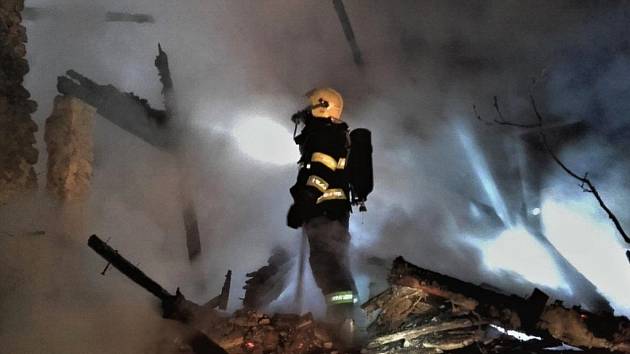 Požárem chaty v Nižboru vznikla velká škoda