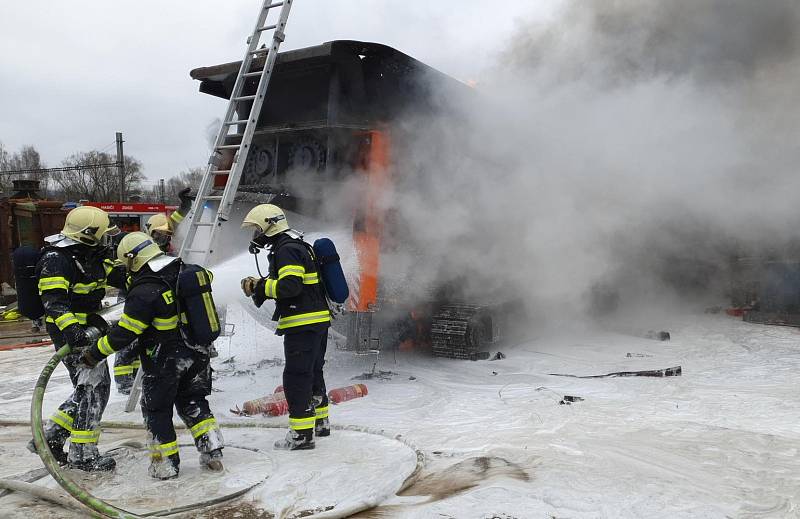 Zásah hasičů v areálu Kovo SDS Zdice.