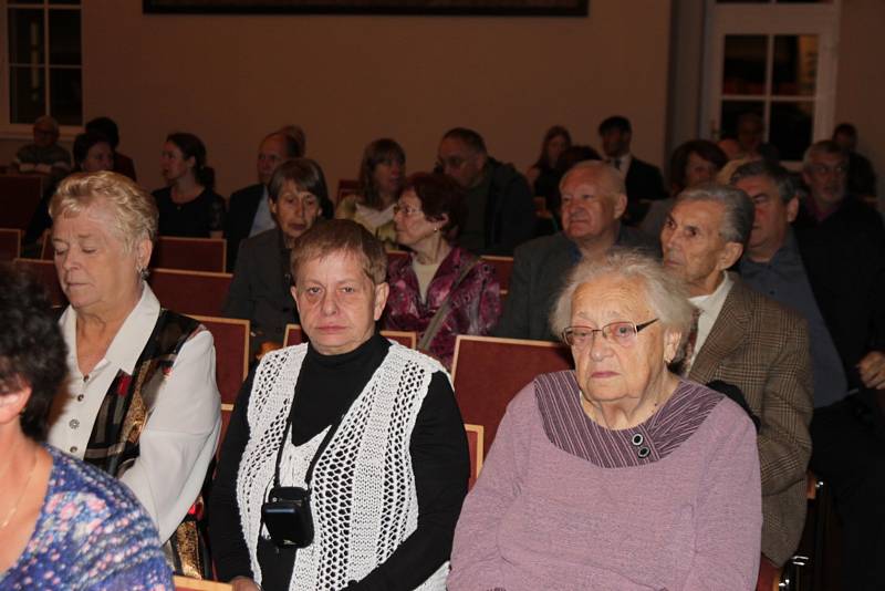 V sále berounského kulturního domu Plzeňka se ve čtvrtek konal slavnostní večer ke Dni vzniku samostatného československého státu. Ten je v okresním městě už tradičně spojen s předáváním Cen města Berouna.