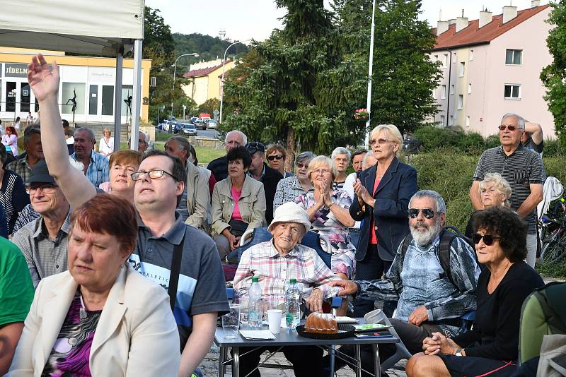 Z přehlídky dechových kapel v Berouně s názvem Dechovka u Hvězdy.