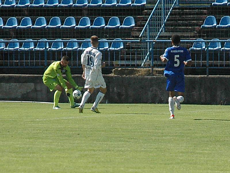 Stadion Františka Kloze v Kladně byl svědkem přípravného duelu divizních týmů.