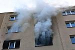 Ve Švermově ulici v Berouně hořelo v jednom z bytů panelového domu.
